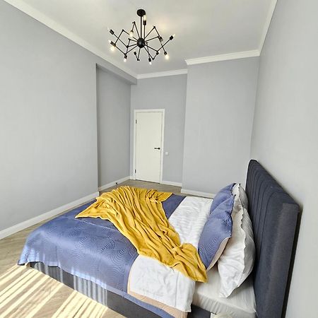 3 Room Gagarin Park Residential Complex Near Mega Shopping Mall Almaty Exterior photo
