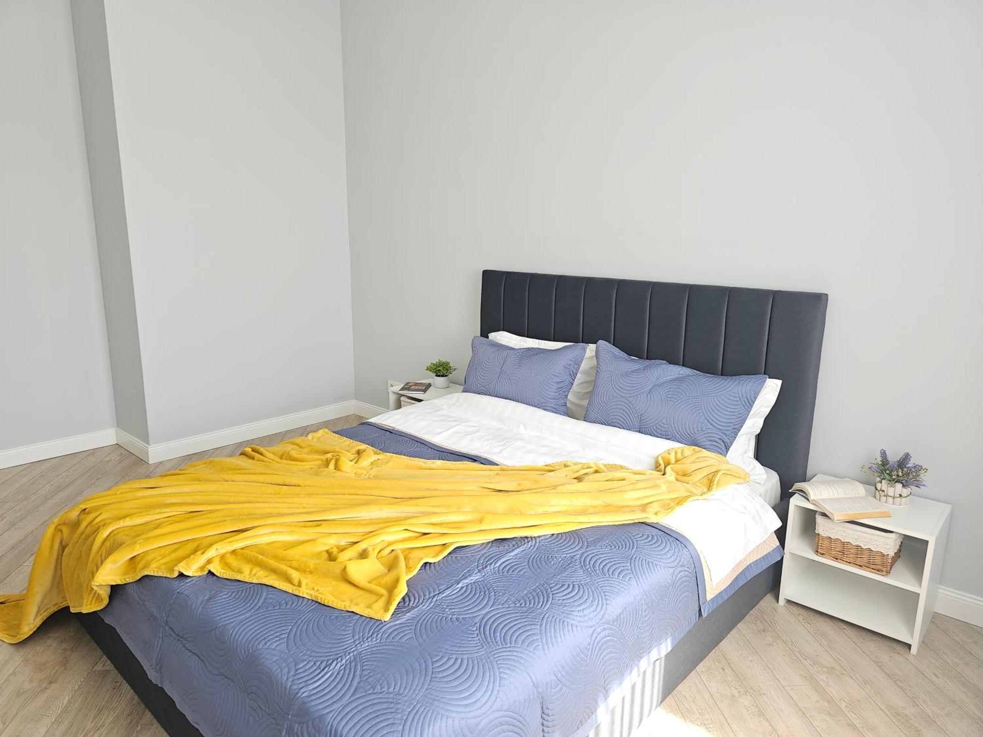 3 Room Gagarin Park Residential Complex Near Mega Shopping Mall Almaty Exterior photo