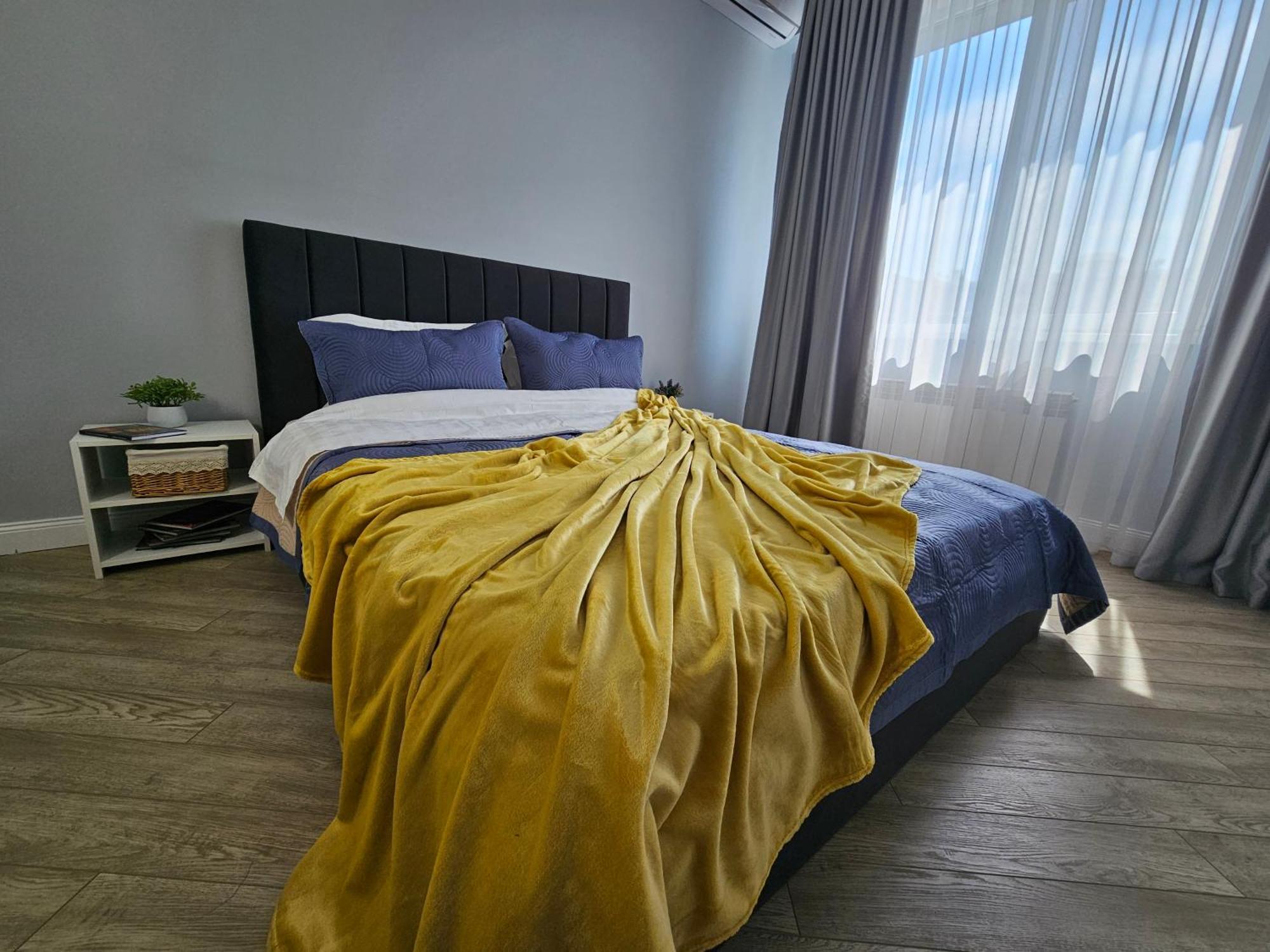 3 Room Gagarin Park Residential Complex Near Mega Shopping Mall Almaty Exterior photo