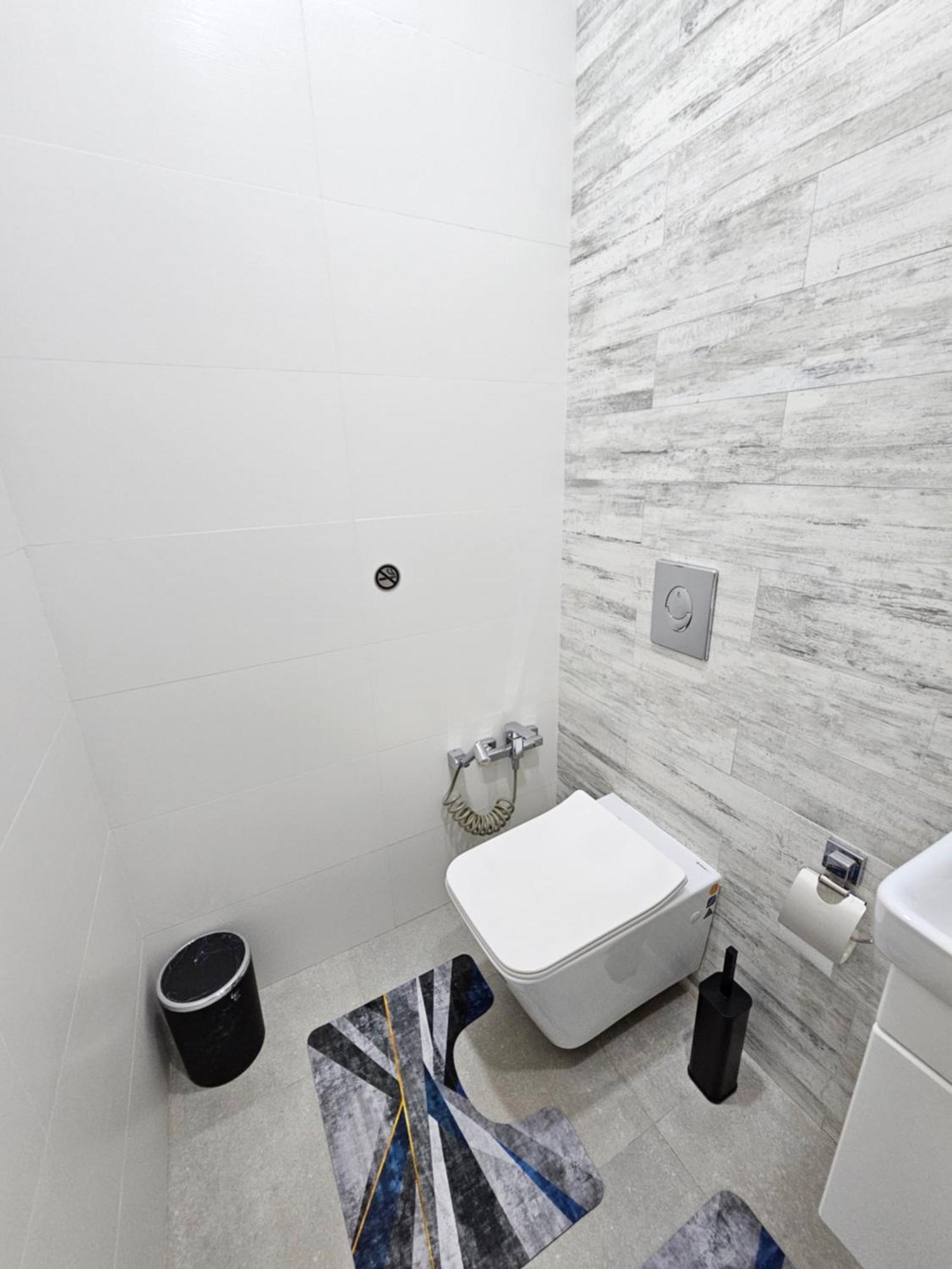 3 Room Gagarin Park Residential Complex Near Mega Shopping Mall Almaty Exterior photo