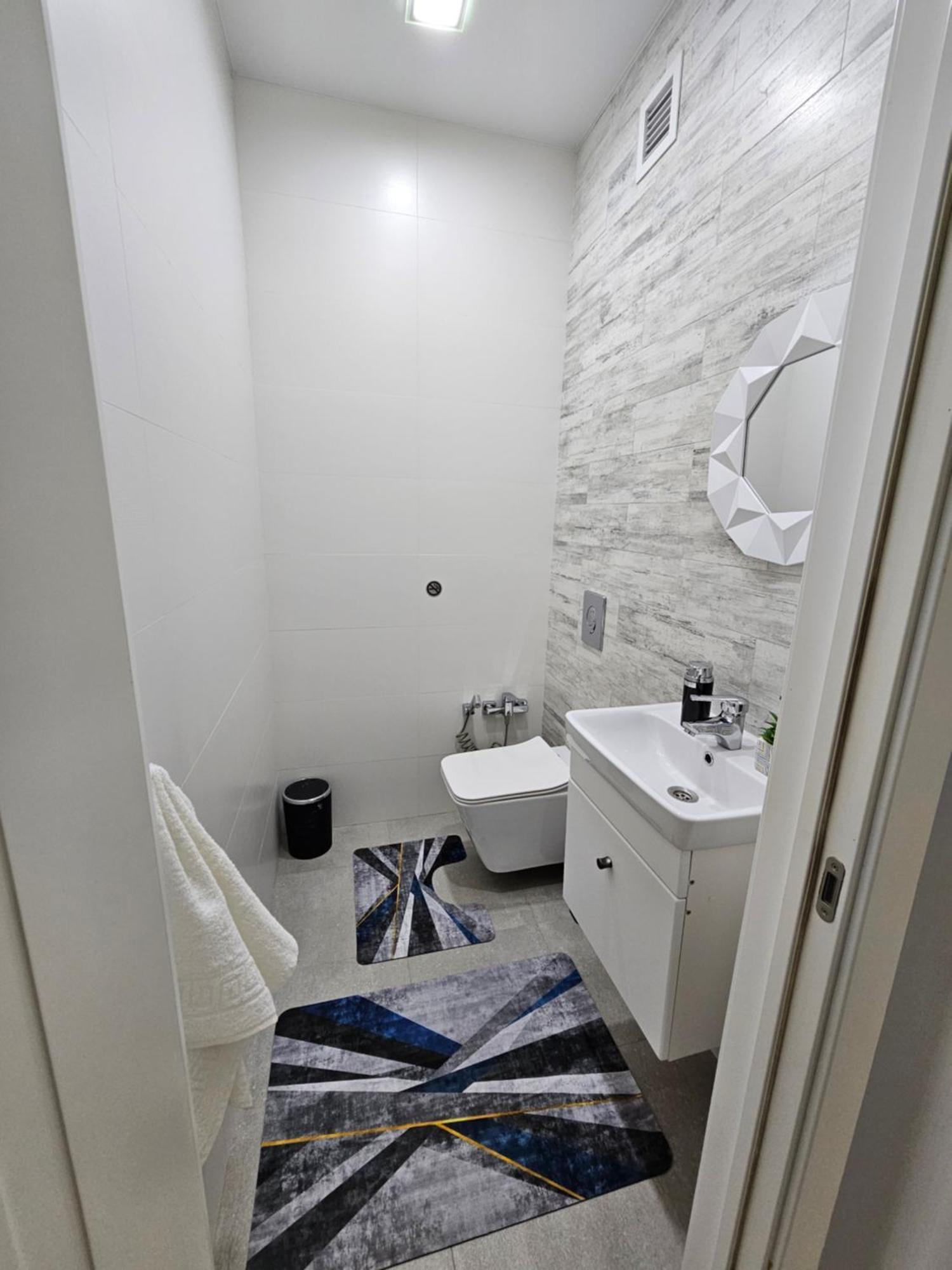 3 Room Gagarin Park Residential Complex Near Mega Shopping Mall Almaty Exterior photo