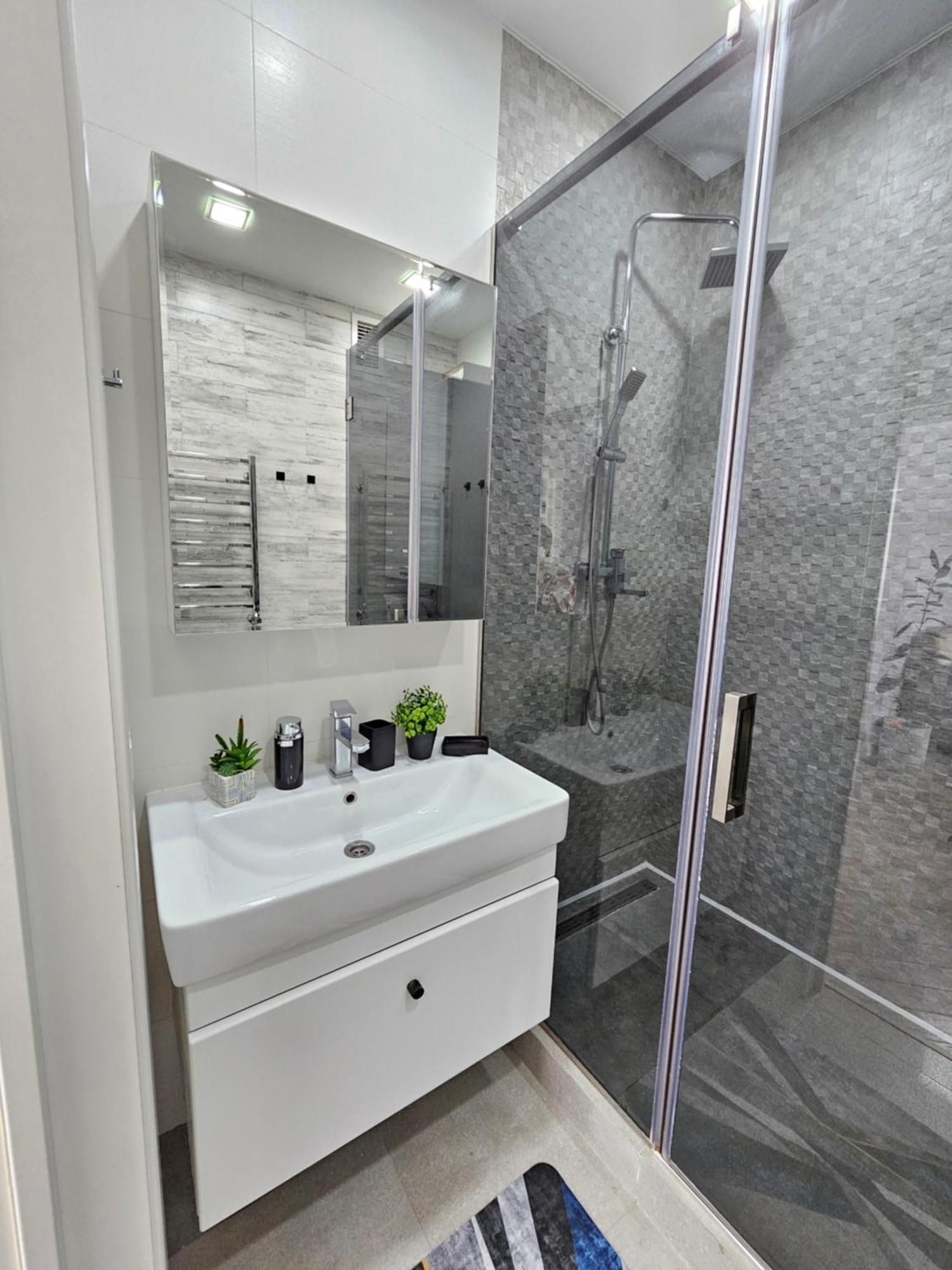 3 Room Gagarin Park Residential Complex Near Mega Shopping Mall Almaty Exterior photo